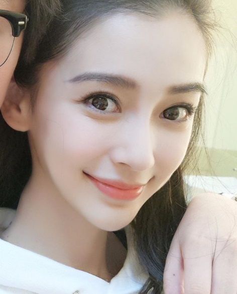 Angelababy公開化妝過程！清新帶電貓眼、發亮底妝這樣畫！