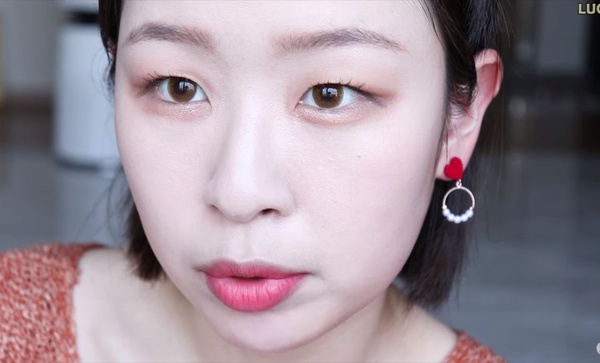 韓國Youtuber實測「洪真英底妝」！當場開喝，超完整還原神級高遮瑕底妝術！