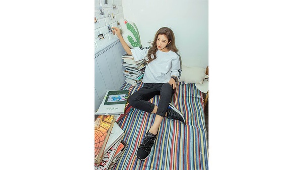許路兒、這群人「鄭茵聲」都穿！adidas Originals 潮女必敗全新ARKYN！