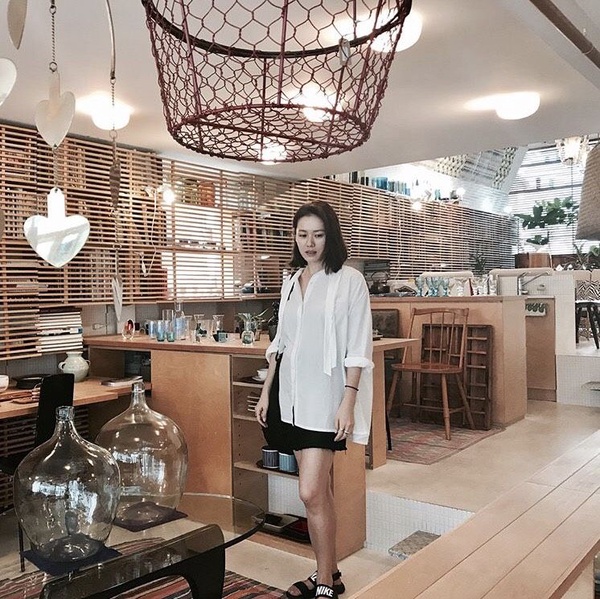孫藝珍不只臉美，私服也很行！３種愛穿鞋款ｘ３穿搭公式=時髦減齡感