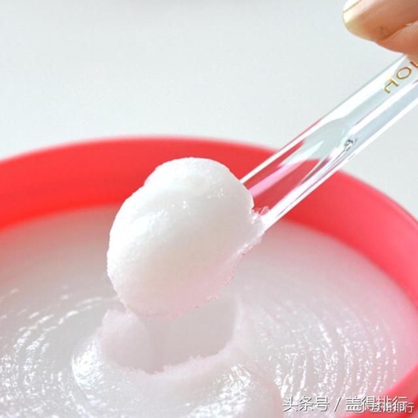 10款PTT、迪卡好評如潮「磨砂膏」！背痘肌、敏感肌、乾肌推薦指南
