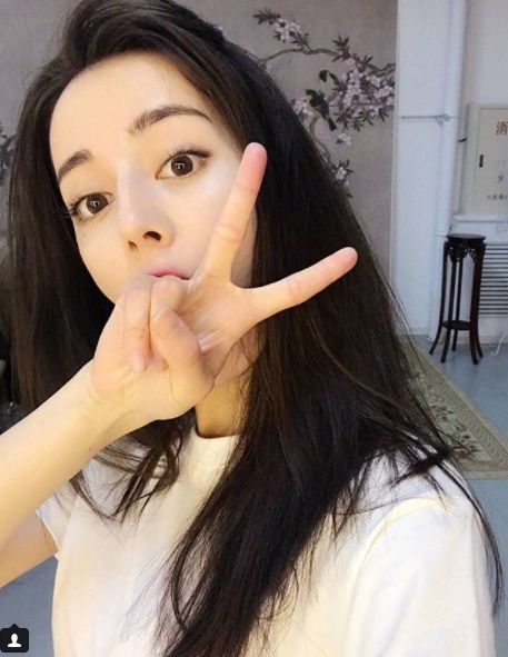 迪麗熱巴發出豪語：「睫毛濃到要剃掉」！原來這些壞習慣，會讓睫毛脫落！