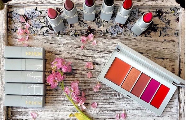 NARS x 凱特王妃愛牌 ERDEM 聯名彩妝，浪漫花朵圖騰美到一定要擁有！