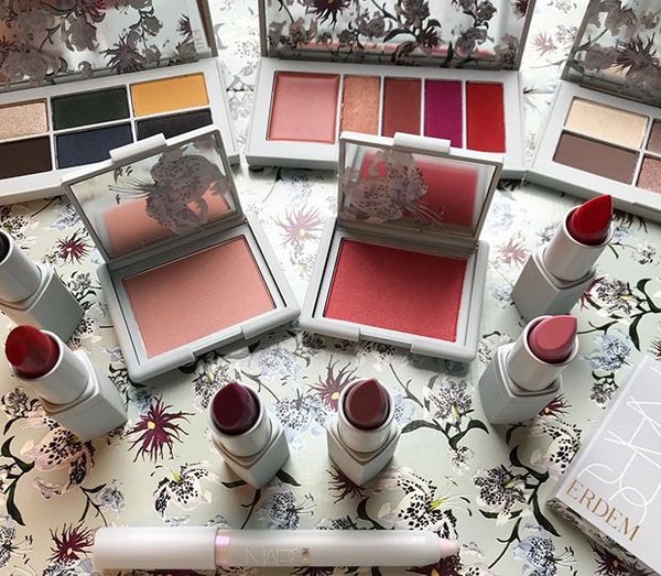 NARS x 凱特王妃愛牌 ERDEM 聯名彩妝，浪漫花朵圖騰美到一定要擁有！