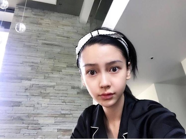 女星長痘的緊急應變技巧整理！愛用抗痘品一次介紹
