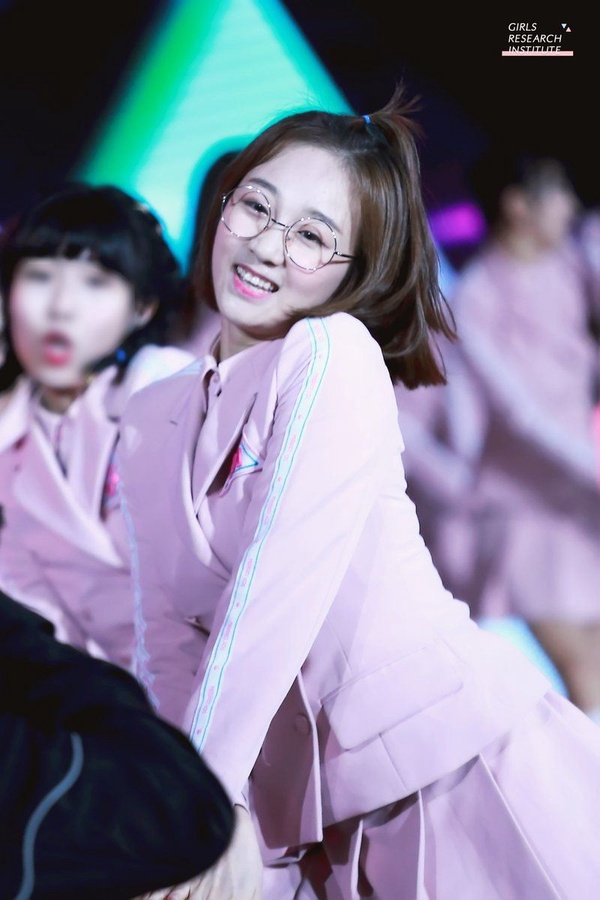 《創造101》主題曲C位是誰？擊敗100位選手站上「正中央」，李子璇介紹
