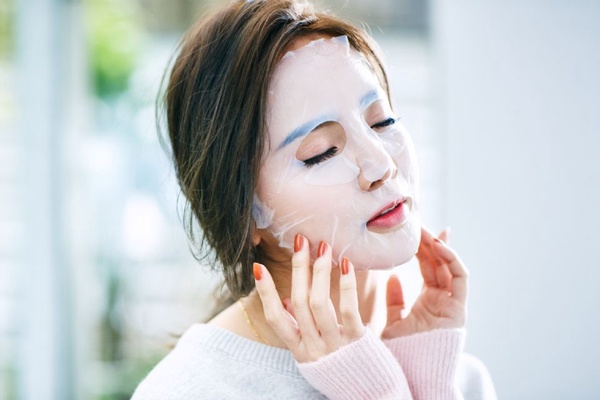 夏日脫妝、卡粉、結塊通通有解！彩妝師傳授急救SOP，天氣再熱就是沒在怕