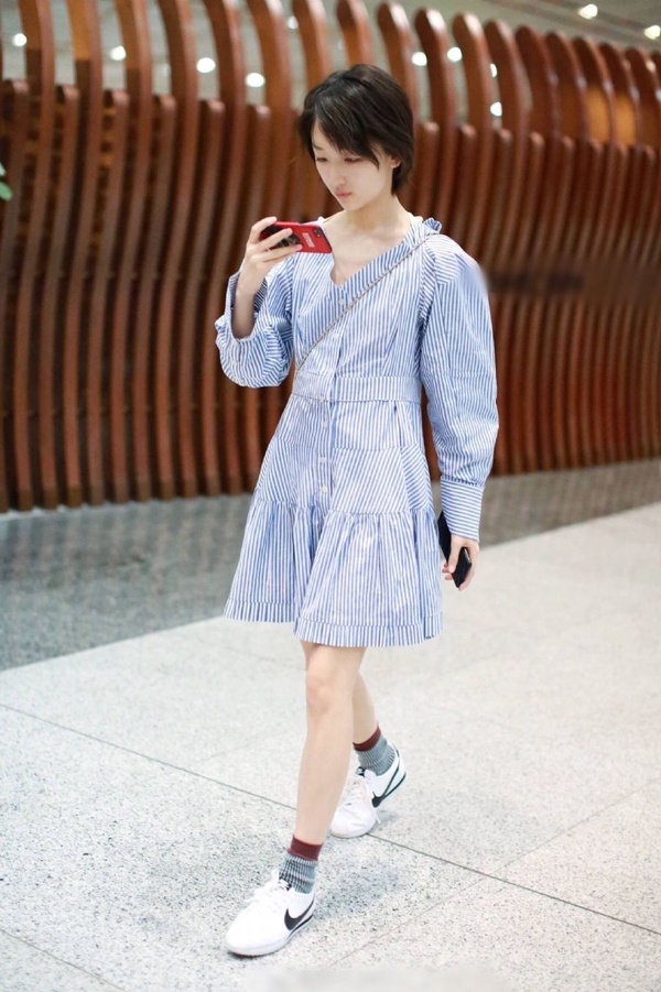 少女女星們的大學感「球鞋穿搭」重點！掌握這三個技巧，校園中你最潮