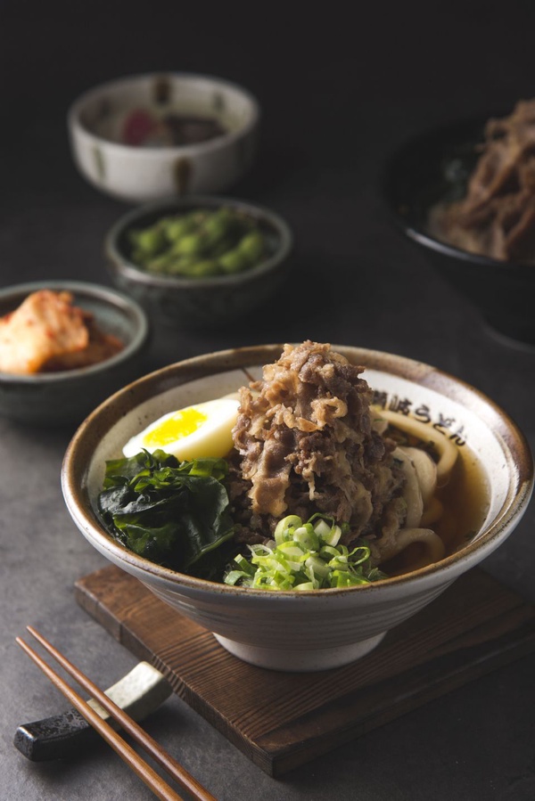 「粗款烏龍麵、超彈牙超Q」太盛烏龍麵推全新概念店！高雄開幕首2日送你免費吃