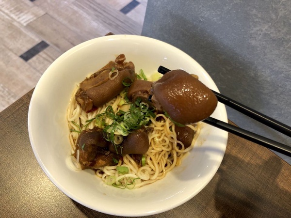 拌麵大戰開打預備備，台北拌麵飄香