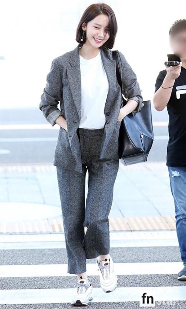 這些明星愛款小白鞋好入手！IU根本是「小白鞋」發燒友啊～
