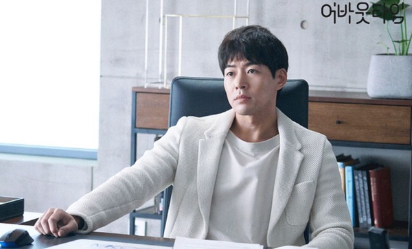 李聖經李相侖《想暫停的瞬間：About Time》四支預告釋出！韓版《鐘點站》奇幻設定惹期待！