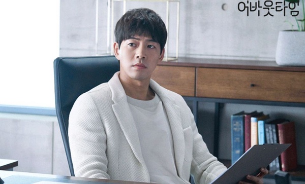 李聖經李相侖《想暫停的瞬間：About Time》四支預告釋出！韓版《鐘點站》奇幻設定惹期待！