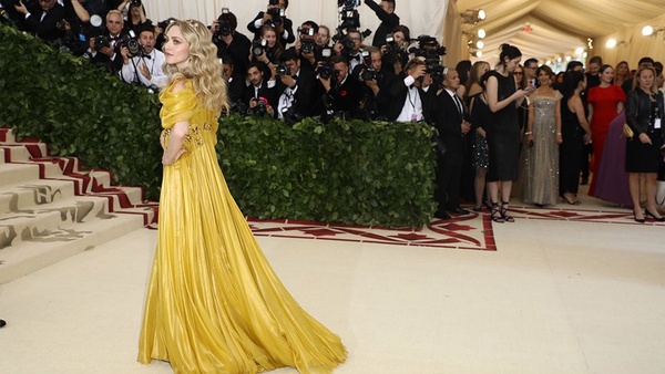 Met Gala 2018紅毯霸氣走起！蕾哈娜絕美教皇造型豔驚四座