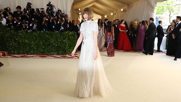 Met Gala 2018紅毯霸氣走起！蕾哈娜絕美教皇造型豔驚四座