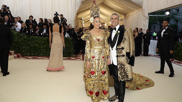 Met Gala 2018紅毯霸氣走起！蕾哈娜絕美教皇造型豔驚四座