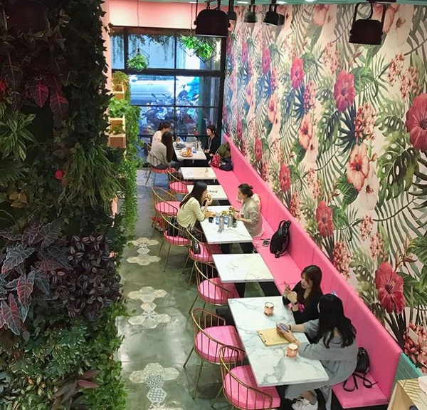 6個IG最新、超夯「霓虹燈咖啡廳／糖果店」推薦！又有最新打卡點可以拍照了