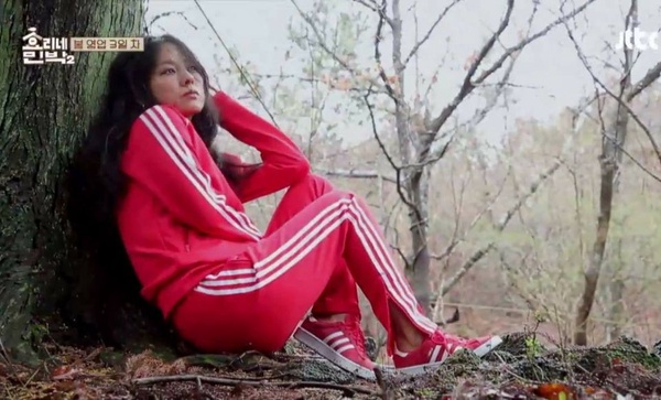 性感天后完美回歸！李孝利絕麗畫報公開，突發誘惑舉動，李尚順真實反應笑炸全場