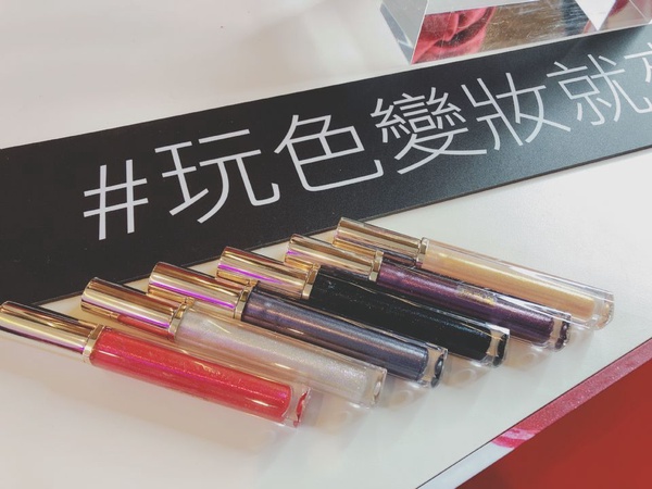 雅詩蘭黛My Cover 20週年玩色變妝派對直擊!明星御用攝影師幫你拍美照，現場免費專業修圖