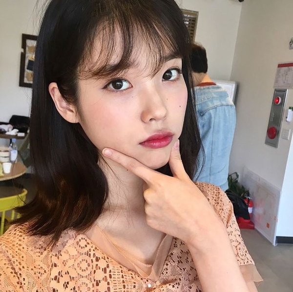 景甜夏天必用「烘焙定妝法」，底妝超持久！女星們不脫妝技巧懶人包