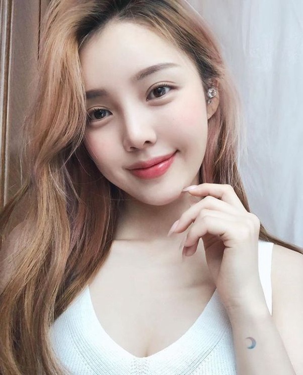 景甜夏天必用「烘焙定妝法」，底妝超持久！女星們不脫妝技巧懶人包