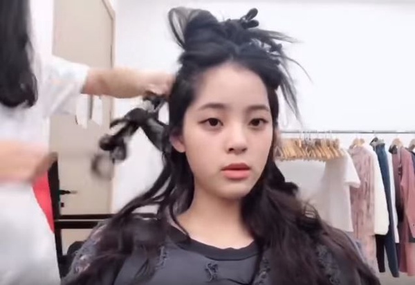 歐陽娜娜輕盈少女感長捲髮教學！掌握3關鍵，長捲髮也能飄逸又逆齡