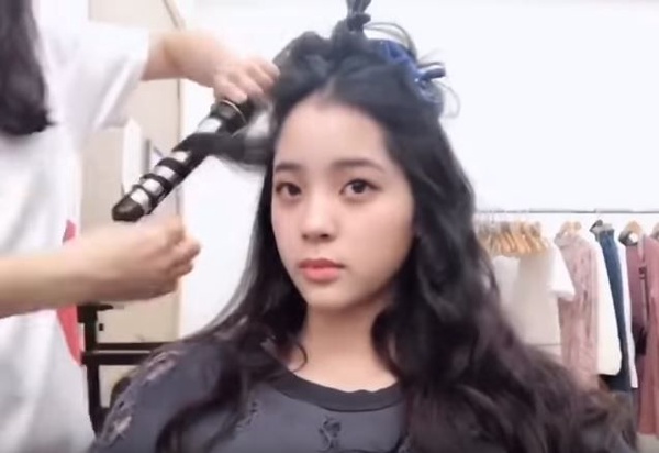 歐陽娜娜輕盈少女感長捲髮教學！掌握3關鍵，長捲髮也能飄逸又逆齡