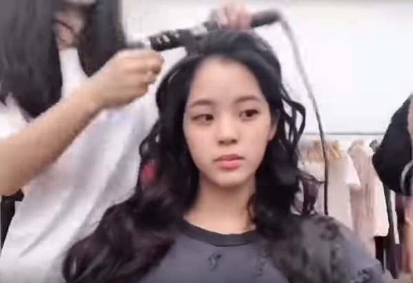 歐陽娜娜輕盈少女感長捲髮教學！掌握3關鍵，長捲髮也能飄逸又逆齡