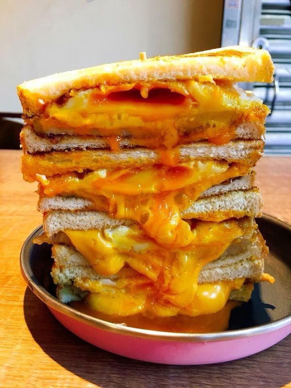 台北三家超浮誇起司美食，這款上桌時居然要先淋下起司瀑布~