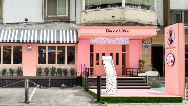 Dazzling Café東區全新概念店！超美霓虹燈IG打卡，羅志祥設計的餐點是它