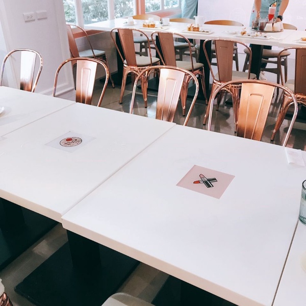 Dazzling Café東區全新概念店！超美霓虹燈IG打卡，羅志祥設計的餐點是它