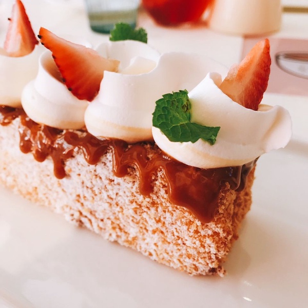 Dazzling Café東區全新概念店！超美霓虹燈IG打卡，羅志祥設計的餐點是它