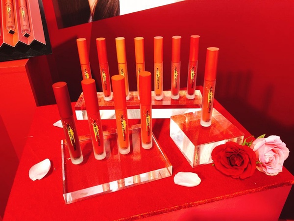 ETUDE HOUSE代言人Red Velvet展現霧唇魅力~霧面又持久，每一色都值得收