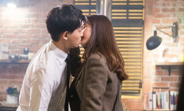 李聖經新戲《About Time》第一集就親下去！盤點那些打破定律的『超高速進展』韓劇！
