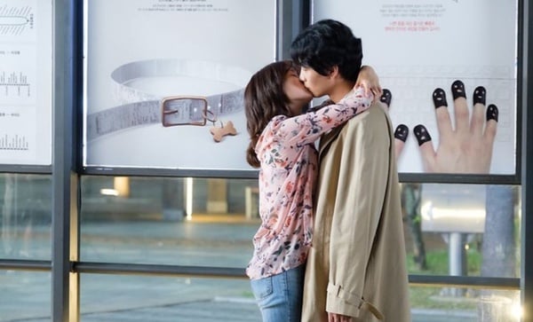 李聖經新戲《About Time》第一集就親下去！盤點那些打破定律的『超高速進展』韓劇！