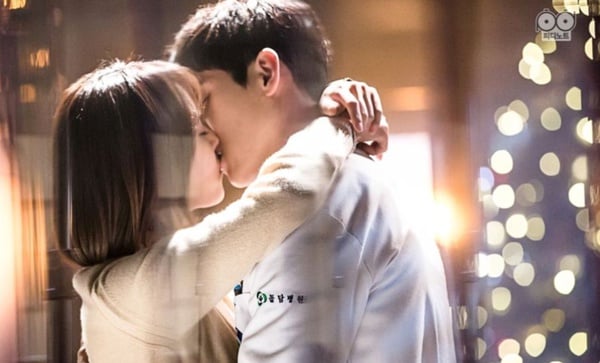 李聖經新戲《About Time》第一集就親下去！盤點那些打破定律的『超高速進展』韓劇！