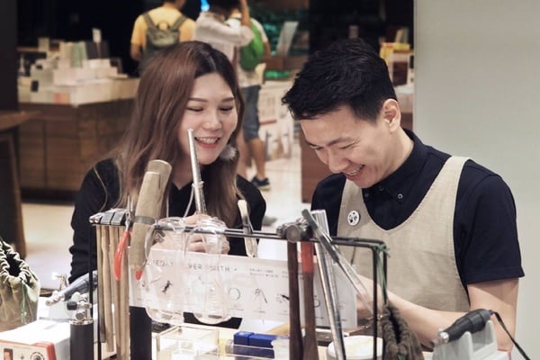 女星們「低調婚戒」不重大鑽而重質感！DIY平價對戒店家特色推薦
