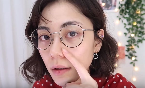 韓妞教你畫！學會「眼鏡妝」三大重點，人見人愛超有活力~