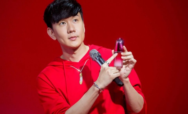 一成品牌代言人就獲金曲六項入圍！JJ林俊傑：「微笑帶給我力量」