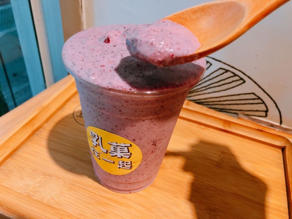 輕食系夏日果昔華麗登場，就是要讓你拍照拍不停，超吸睛果昔大公開！