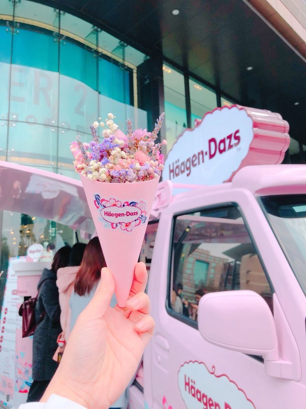 Haagen-Dazs 花甜小巴快閃晶華，現場就可以試吃夏日新口味，這二款口味絕對讓你直呼好清爽！