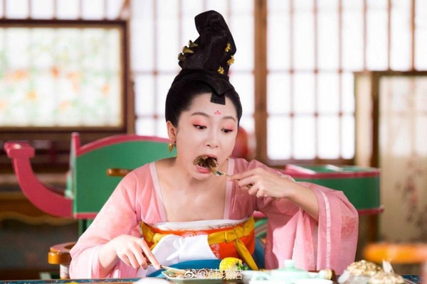《萌妃駕到》最新網路劇必追重點！女主角花式「避寵」汪東城超爆笑