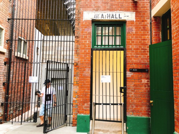 香港熱門必去IG打卡新熱點，香取慎吾創作壁畫、舊時警署建築群古蹟大館好逛又好拍！網美們可以揪團出發了