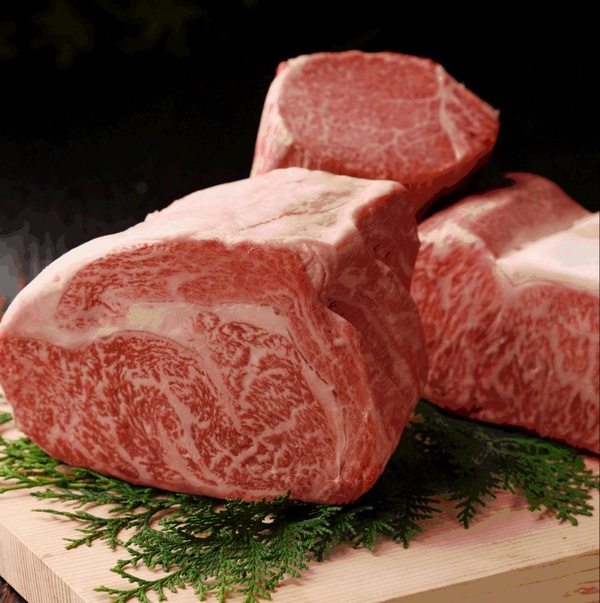 夏日火鍋割喉戰，日本和牛買一送一、肉骨茶湯底、天氣越熱折扣越高通通來，相揪朋友一起來吃鍋