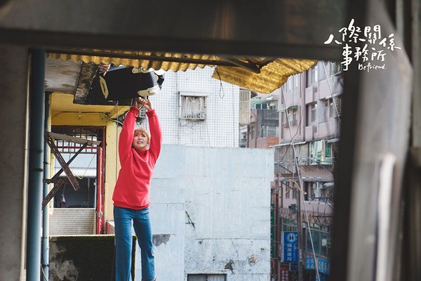 《人際關係事務所》郭書瑤瑤瑤一開拍就跳樓！苦命狂奔模樣曹佑寧卻直呼「很可愛」