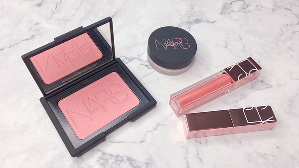 NARS 2018 高潮限量粉嫩唇膏和蜜桃唇蜜超美！還有比粉餅還大的限量版高潮腮紅