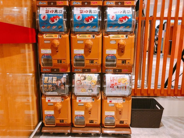 壽司郎台灣首店終於登台，全台第一家的日本第一迴轉壽司進軍北車商圈，6/15正式開幕，還吃得到三款期間限定品項喔！