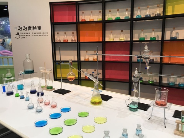 《瘋狂泡泡實驗室》最新少女打卡展覽！浴缸球池、多款夢幻裝置詳細介紹