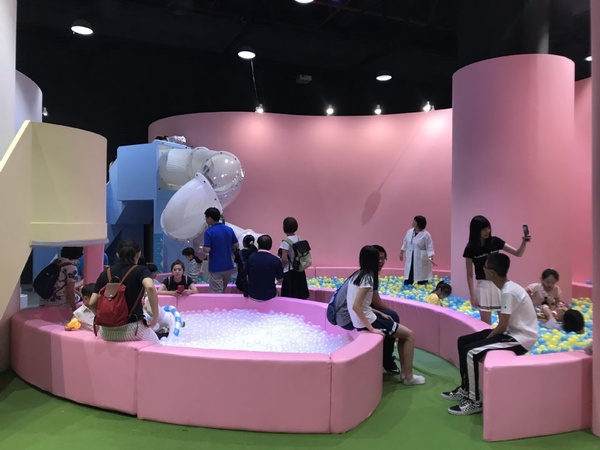 《瘋狂泡泡實驗室》最新少女打卡展覽！浴缸球池、多款夢幻裝置詳細介紹