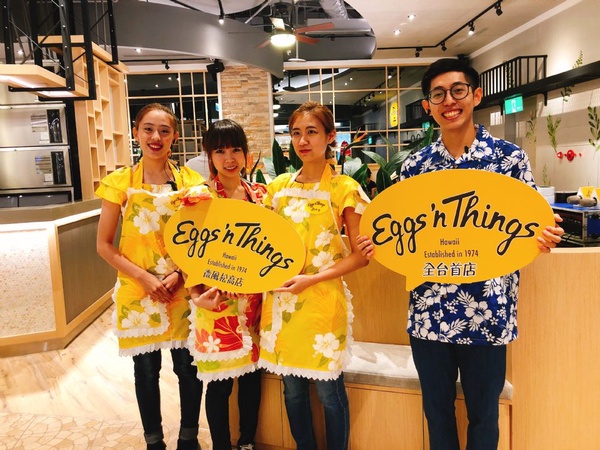Eggs 'n Things日本人氣第一排隊鬆餅登台，鮮奶油火山鬆餅超高15公分絕對吸睛，排隊等三小時也願意！